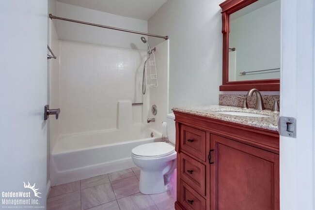 Building Photo - Charming 3Bdm 2Ba Condo in the Heart of Ca...