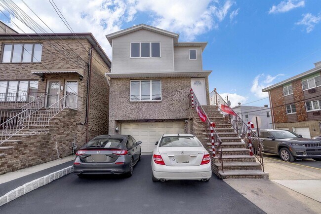 Building Photo - 234 Cliff St