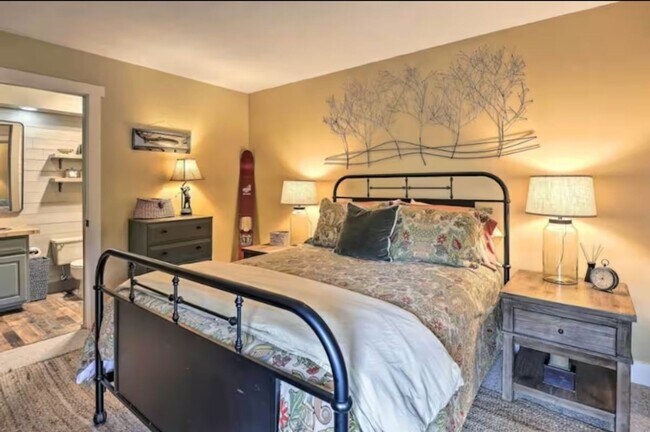 Building Photo - Charming 2BR Townhome in Lake Harmony