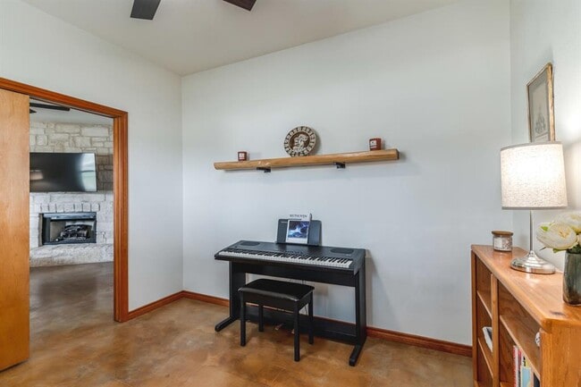 Building Photo - 2551 Spring Valley Dr