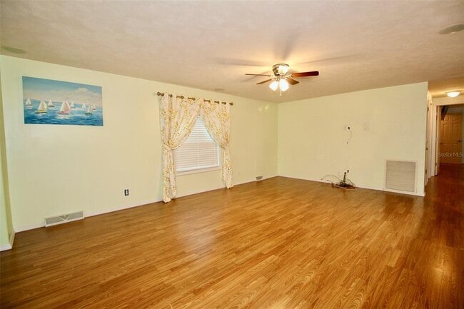 Building Photo - 10992 Poplar St NE