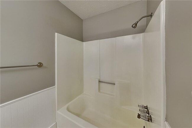 Building Photo - 2406 Southern Oak Dr SW