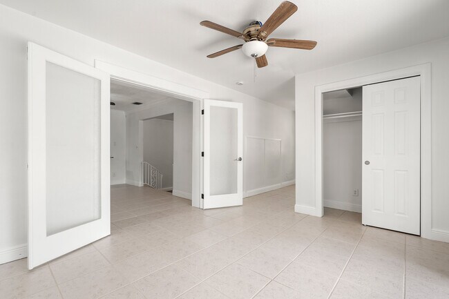 Building Photo - 2173 W Vina Del Mar Blvd