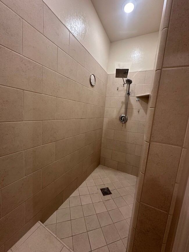 Building Photo - Must see this immaculate home!!!