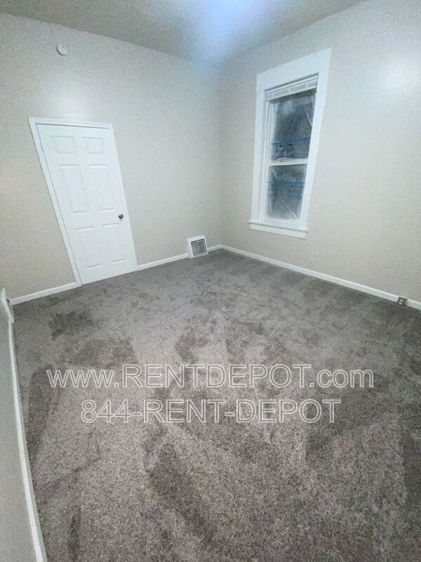 Building Photo - 816-818 W. Iowa St.