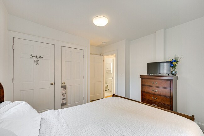 Building Photo - 139-141 Putnam Avenue-SI ID1385916P