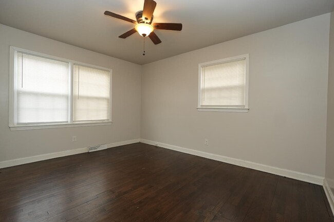 Building Photo - 4033 Fieldcrest Rd