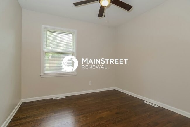 Building Photo - 4 Bedroom Pet-Friendly Home in INDEPENDENC...