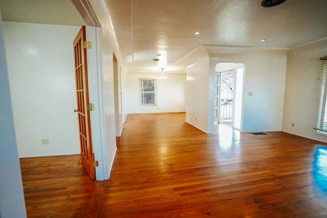 Building Photo - 1911 H St