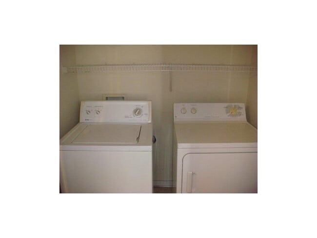 Building Photo - Stage Road Duplex Available in March!