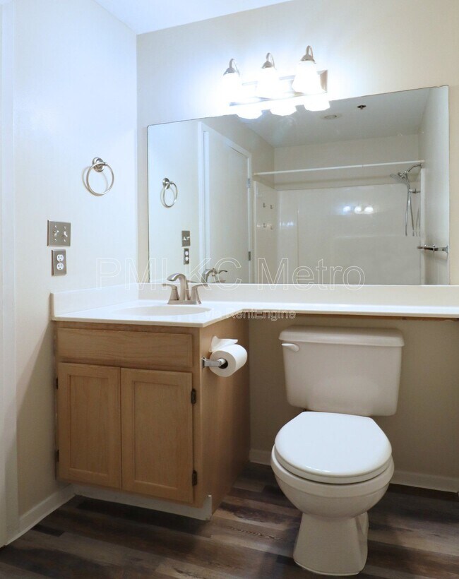 Building Photo - 200 Main St