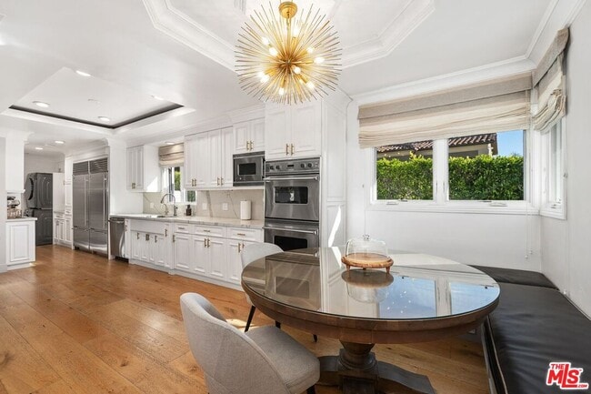 Building Photo - 2120 San Ysidro Dr