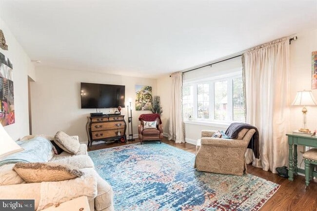 Building Photo - 523 Wayne Ave