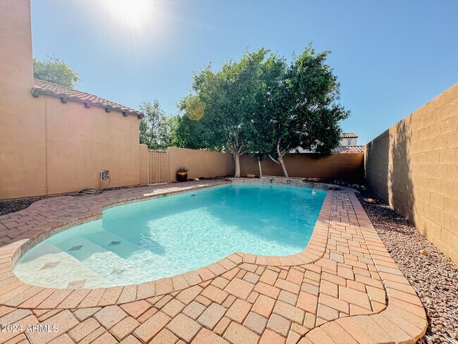 Building Photo - 20959 W Edith Way