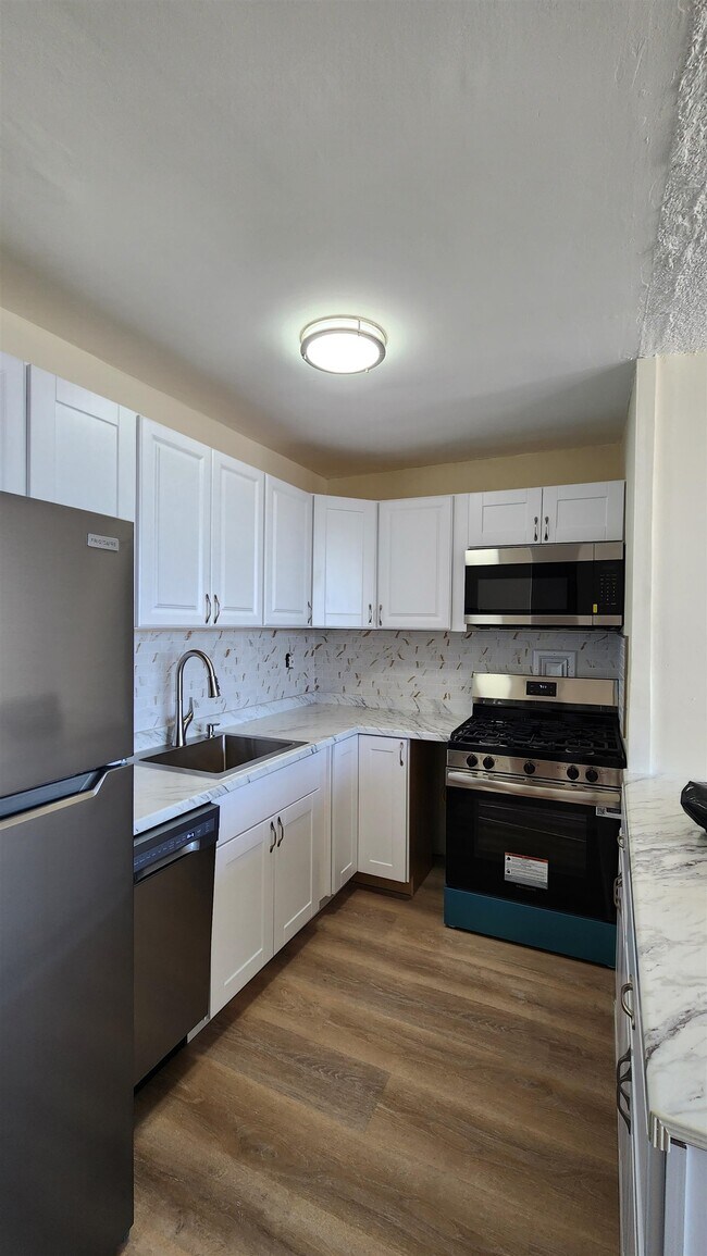 Building Photo - 280 Marin Blvd