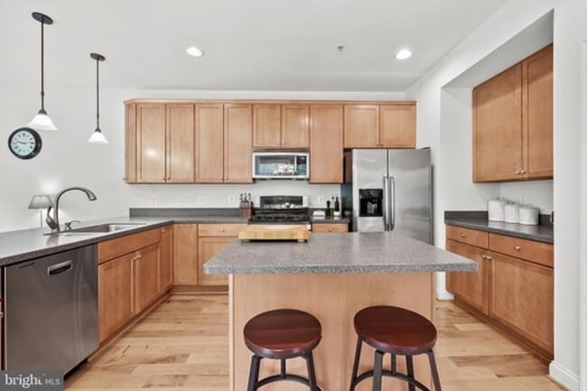 Building Photo - Gorgeous End of Group Owings Mils 3bd/2.5ba w/ A/C, W/D, and Modern Amenities! Available now!