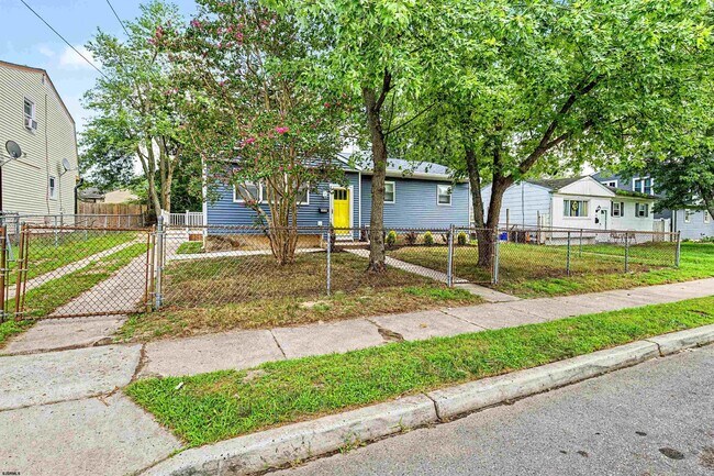Building Photo - 1030 Neumark Ave