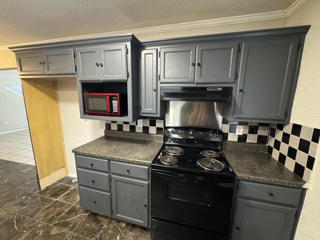 Building Photo - 2504 Tanglewood Ct