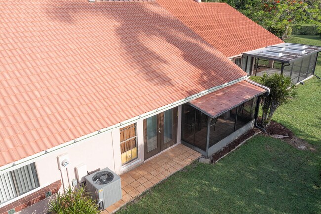 Building Photo - 3303 SE Sandpiper Ct
