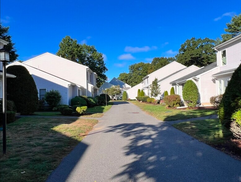 Building Photo - 23 Whittier Ln