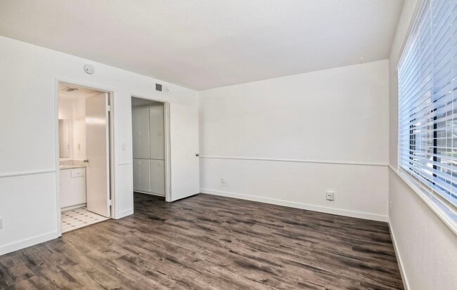 Building Photo - 625 S Fig St