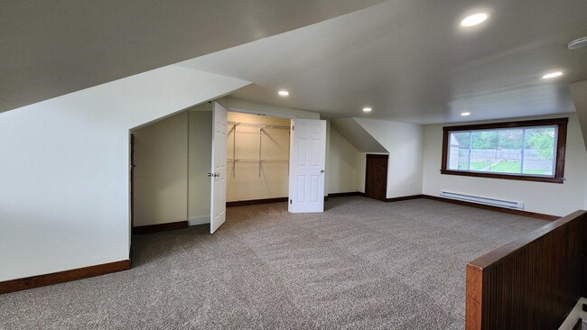 Building Photo - Now showing! Updated 4BR  1 bath house!