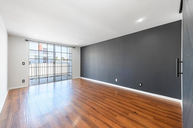 Building Photo - 11667 Gorham Ave