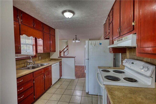 Building Photo - 2475 Nugget Dr SW