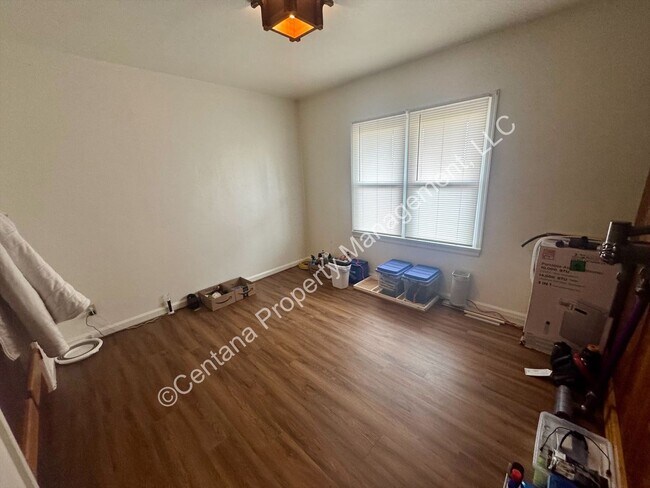 Building Photo - 515-517 25th St N