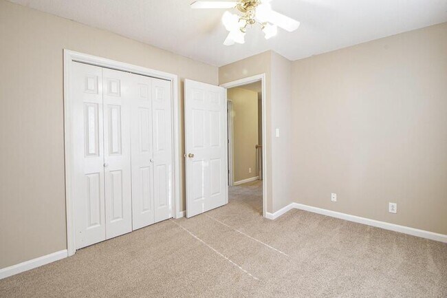 Building Photo - 3417 E Henderson Way