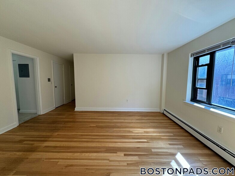 Building Photo - 40 Harvard St