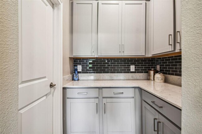 Building Photo - 9571 Little Bluestem Dr