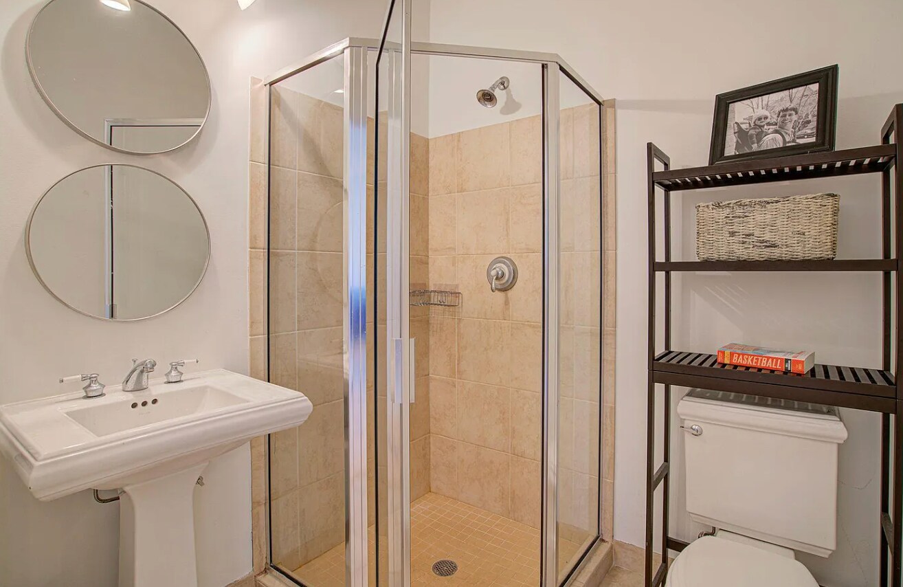 Guest Bath - 301 Clifton Ave