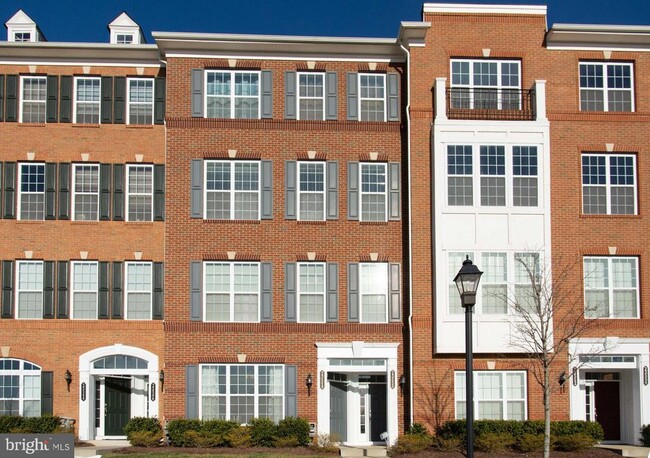 Building Photo - 23548 Hopewell Manor Terrace