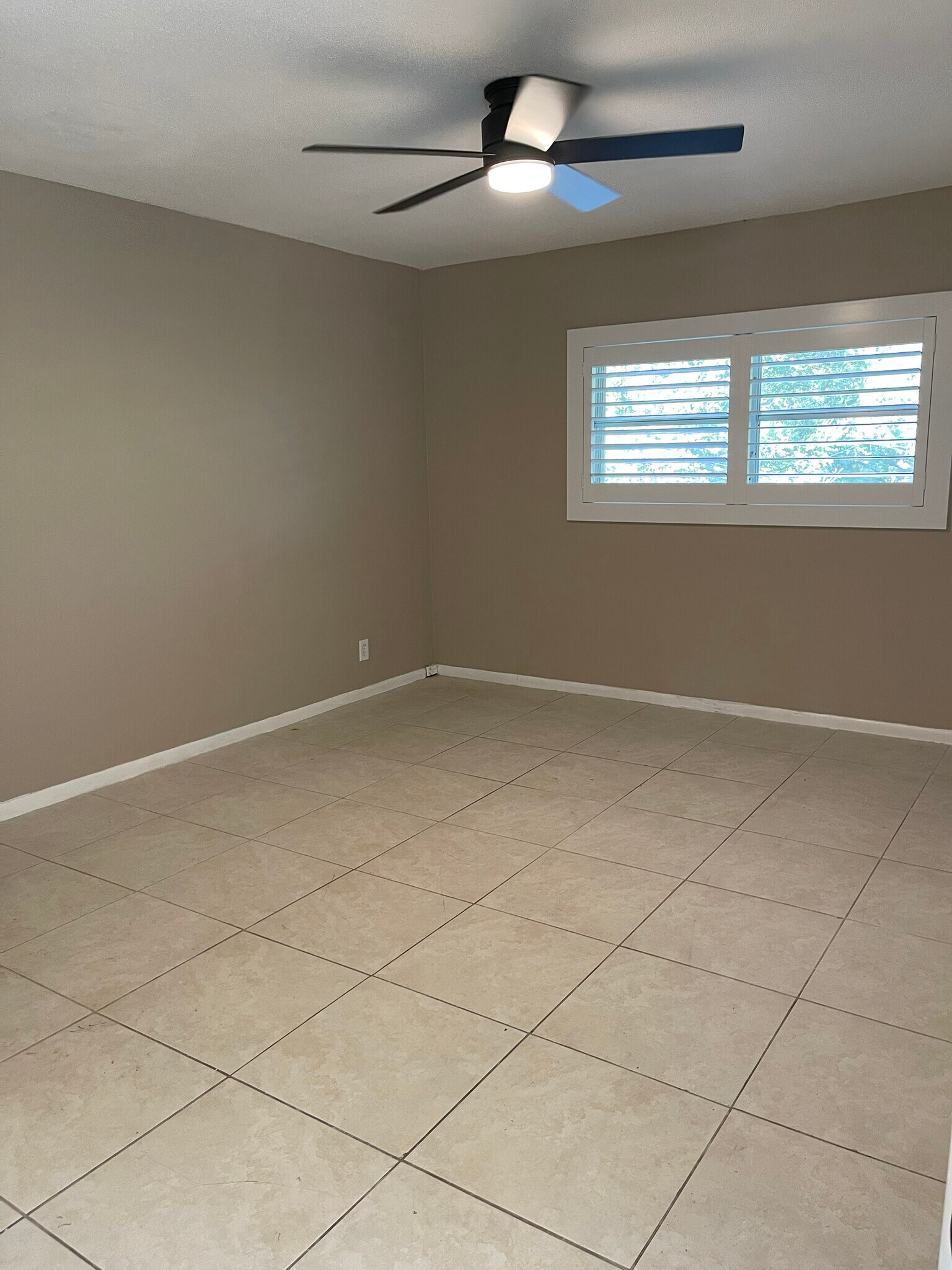 Master Bedroom - 186 NW 4th Ave