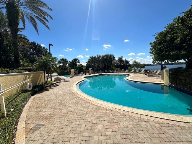 Building Photo - Beautiful 2br/2ba Visconti Condo with W/D ...