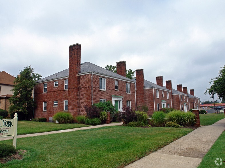 Primary Photo - Royal York