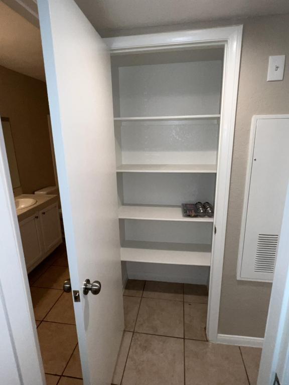 Building Photo - 7570 W Flamingo Rd