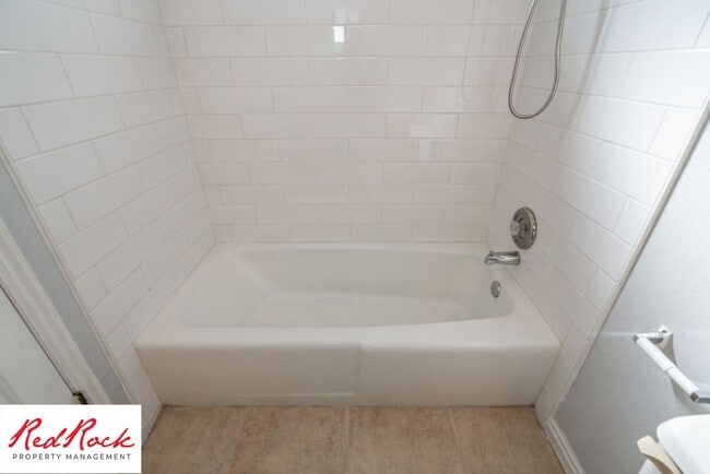 Building Photo - Bright & Spacious 3-Bedroom Home in Washin...