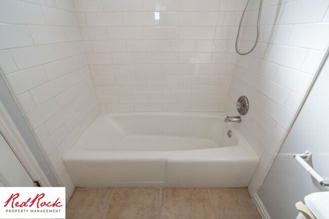 Building Photo - Bright & Spacious 3 Bedroom Home in Washington