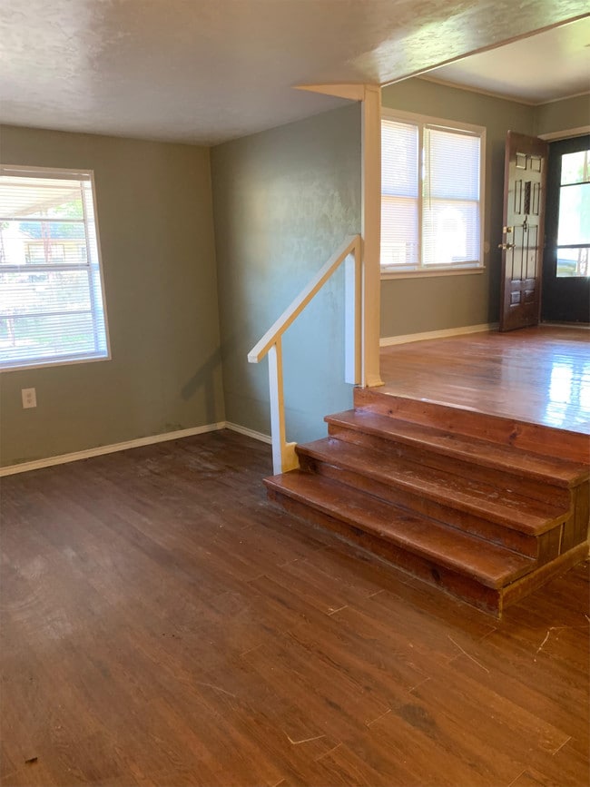 Building Photo - 3400 SE 20th St