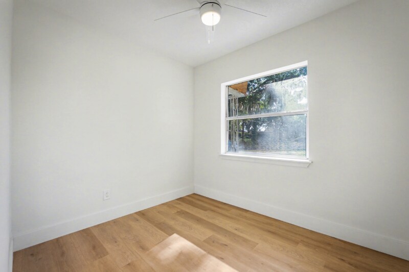 Building Photo - 5827 Ansley St