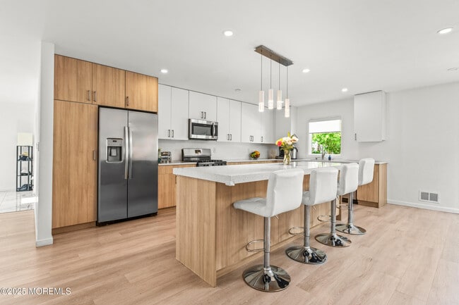 Primary Photo - 14 Darien Dr