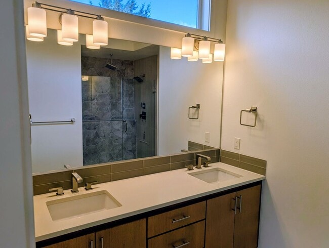 Building Photo - Stunning Modern Home in South Burlingame -...