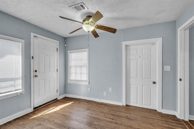 Building Photo - 2314 Eagle St