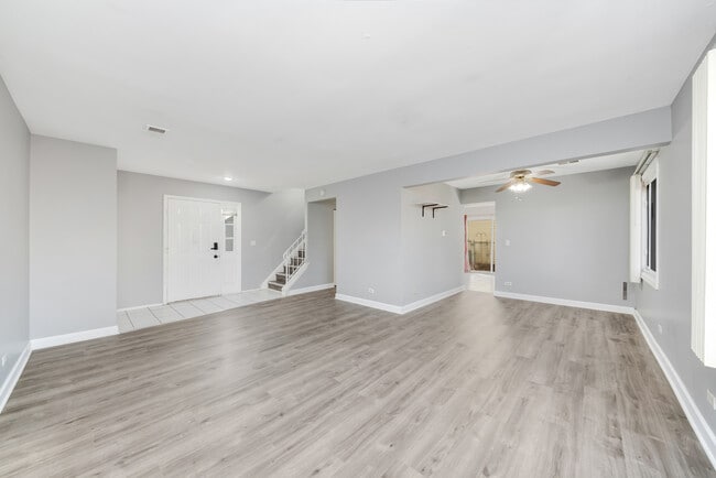 Building Photo - 1150 Singleton Dr
