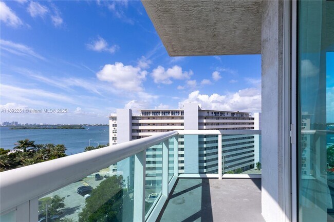Building Photo - 7900 Harbor Island Dr
