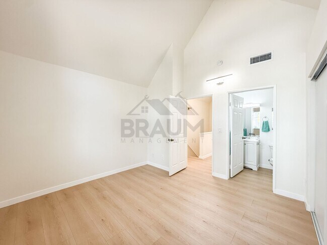 Building Photo - 14257 Friar St