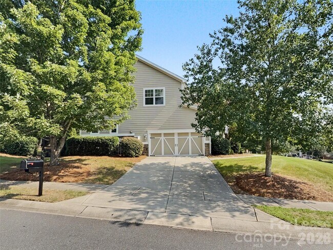 Building Photo - 9403 Segundo Ln
