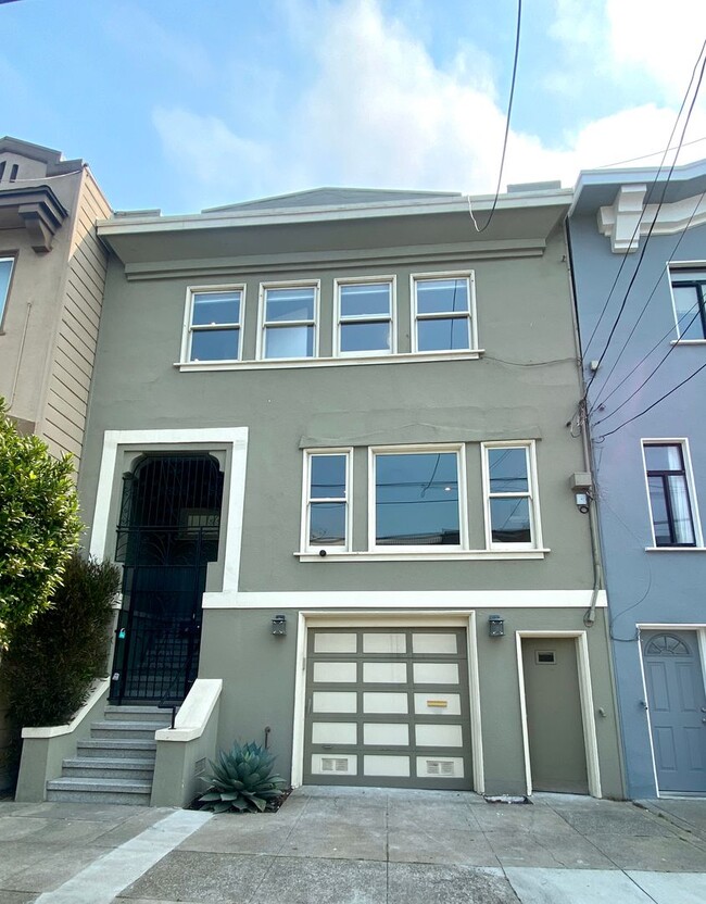 Primary Photo - Gorgeous Richmond Home w/Deck and Yard